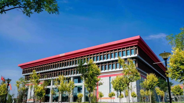 4月1日，甘肅藥業集團黨委書記、董事長周榮，黨委副書記、總經理竇生銘一行率隊赴上海市第一人民醫院酒泉醫院（酒泉市人民醫院..